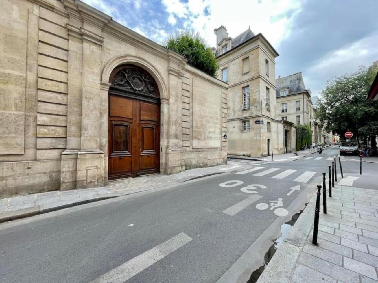 La Galerie Des Archives-Unique And Elegant Gem-Marais Apartment Paris Exterior foto